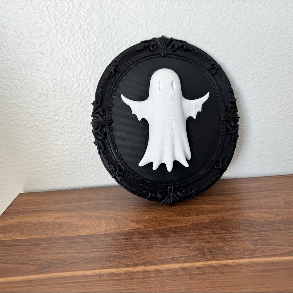 Gothic Ghost Wall Art – Spooky Halloween Decoration